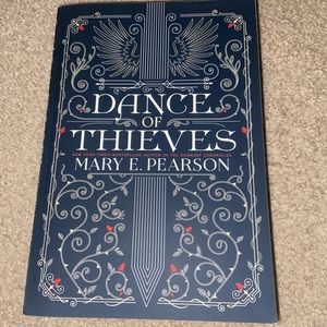 Dance of Thieves Mary E. Pearson